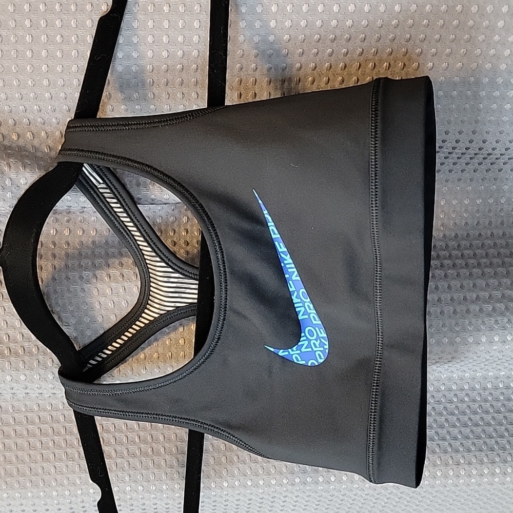 NWOT Nike Big Girl's Reversible Sports Bra Size M - Picture 4 of 5